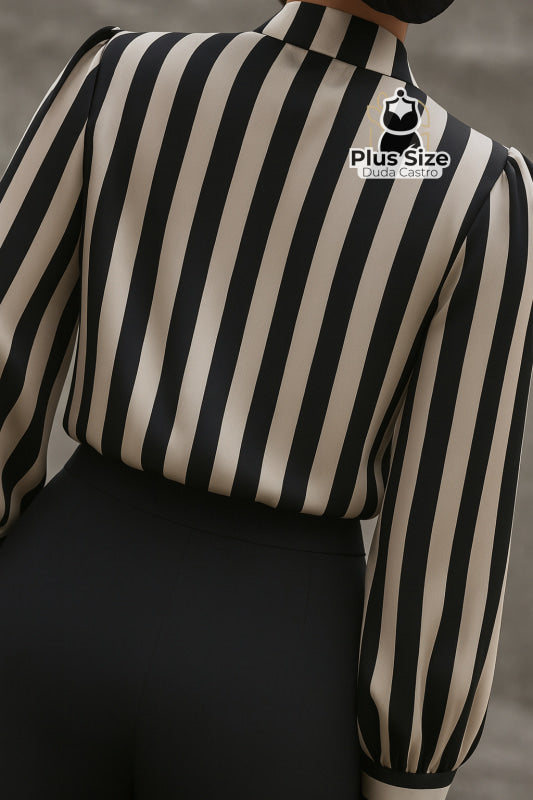Blusa Plus Size Essência Chic – Gola Alta com Pregas Frontais e Manga Levemente Bufante Blusa Plus Size Essência Chic –
