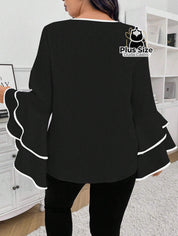 Blusa Plus Size Glamour em Movimento – Manga Babado Duplo com Acabamento Contrastante Blusa Plus Size Glamour em