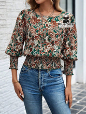 Blusa Plus Size Jardim Boho – Estampa Exclusiva com Cintura Marcada e Manga 3/4 Blusa Plus Size Jardim Boho – Estampa
