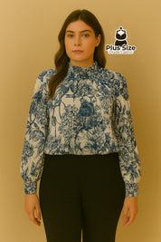Blusa Plus Size Jardim Clássico – Estampa Floral Azul com Gola Alta e Franzido Elegante Blusa Plus Size Jardim Clássico