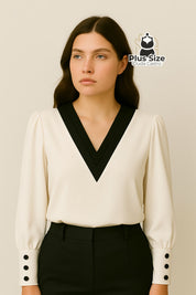 Blusa Plus Size Parisienne – Gola V Estruturada com Recorte Preto e Botões nos Punhos Blusa Plus Size Parisienne – Gola