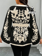 Blusa Plus Size Poder Estampado – Floral Preto & Off com Manga Sino e Cintura Marcada Blusa Plus Size Poder Estampado –