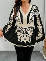 Blusa Plus Size Poder Estampado – Floral Preto & Off com Manga Sino e Cintura Marcada Blusa Plus Size Poder Estampado –