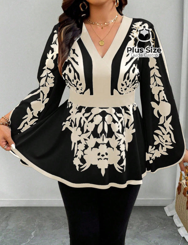 Blusa Plus Size Poder Estampado – Floral Preto & Off com Manga Sino e Cintura Marcada Blusa Plus Size Poder Estampado –