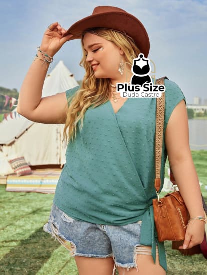 Blusa Transpassada Em Tecido Trabalhado Plus Size Extra