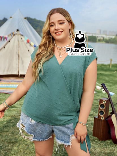 Blusa Transpassada Em Tecido Trabalhado Plus Size Extra