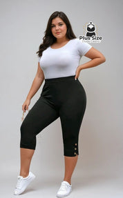 Calça Capri Premium Plus Size com Botões Glam G Calça Capri Premium Plus Size com Botões Glam