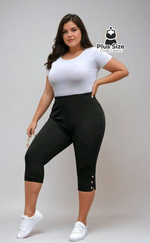 Calça Capri Premium Plus Size com Botões Glam G Calça Capri Premium Plus Size com Botões Glam