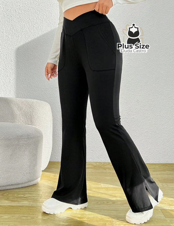 Calça Com Bolso Perna Flare Detalhe Na Barra Em V Calça