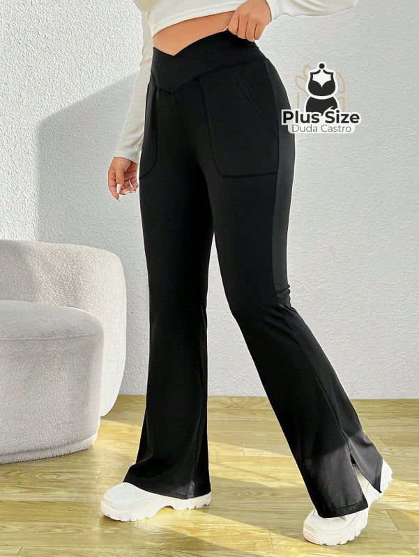 Calça Com Bolso Perna Flare Detalhe Na Barra Em V Calça