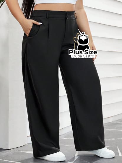 Calça Com Bolsos Plissados Pernas Reta E Passa Cinto Várias Cores Plus Size G / Preto Calça