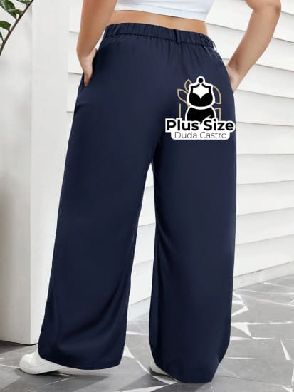 Calça Com Bolsos Plissados Pernas Reta E Passa Cinto Várias Cores Plus Size Calça