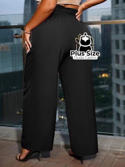 Calça Lisa Preta Com Bolso Inclinado E Cinto Em Tecido Plus Size Calça