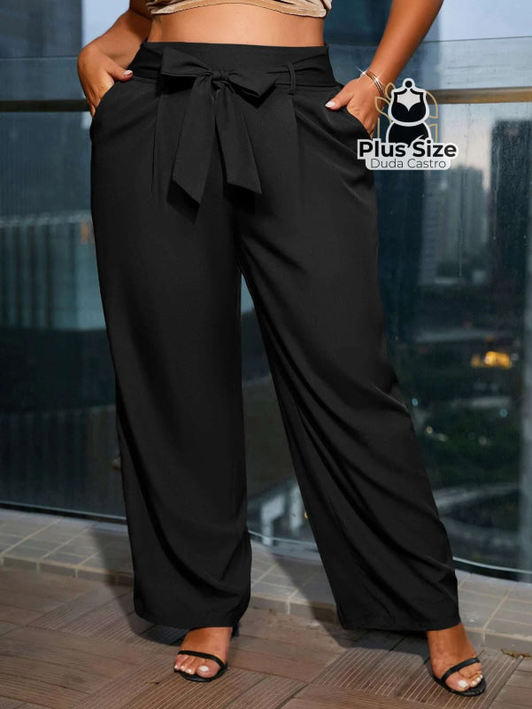 Calça Lisa Preta Com Bolso Inclinado E Cinto Em Tecido Plus Size Calça