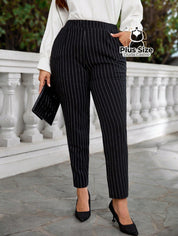Calça Skinny Risca de Giz com Bolso e Listras Plus Size Calça Skinny Risca de Giz com Bolso e Listras Plus Size