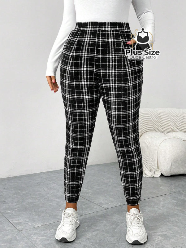 Calça Xadrez Social Plissado com Bolso Inclinado Plus Size Calça Xadrez Social Plissado com Bolso Inclinado Plus Size