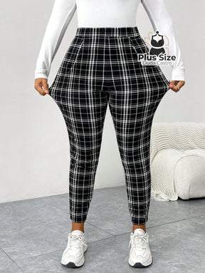 Calça Xadrez Social Plissado com Bolso Inclinado Plus Size Calça Xadrez Social Plissado com Bolso Inclinado Plus Size
