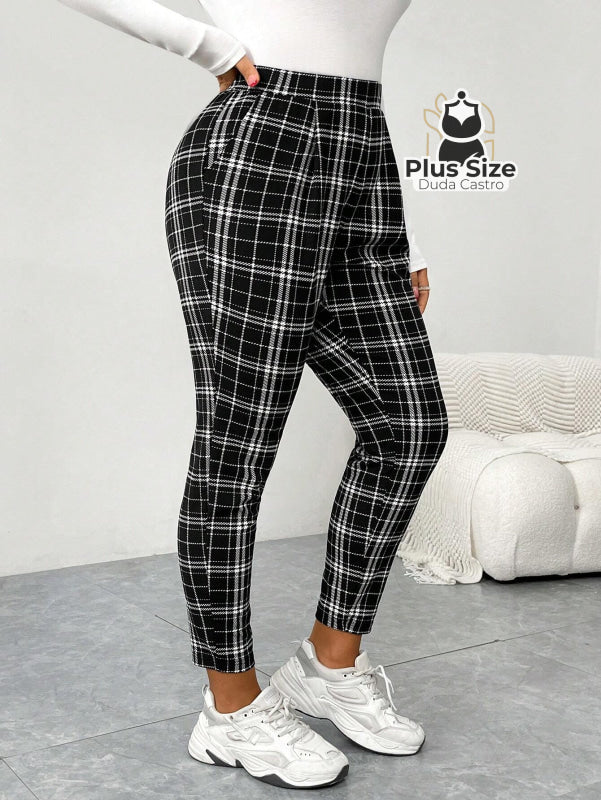 Calça Xadrez Social Plissado com Bolso Inclinado Plus Size Calça Xadrez Social Plissado com Bolso Inclinado Plus Size