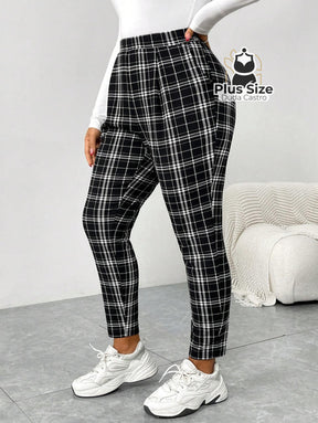 Calça Xadrez Social Plissado com Bolso Inclinado Plus Size Calça Xadrez Social Plissado com Bolso Inclinado Plus Size