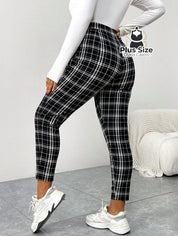 Calça Xadrez Social Plissado com Bolso Inclinado Plus Size G / Preto Calça Xadrez Social Plissado com Bolso Inclinado