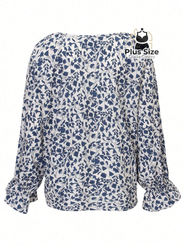 Camisa Floral Plus Size Decote V com Cordão Camisa Floral Plus Size Decote V com Cordão