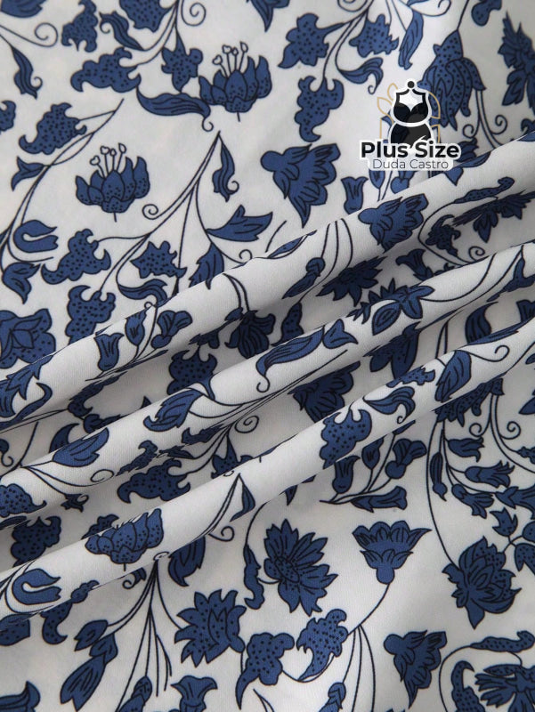 Camisa Floral Plus Size Decote V com Cordão Camisa Floral Plus Size Decote V com Cordão