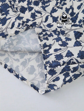 Camisa Floral Plus Size Decote V com Cordão Camisa Floral Plus Size Decote V com Cordão