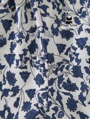 Camisa Floral Plus Size Decote V com Cordão Camisa Floral Plus Size Decote V com Cordão