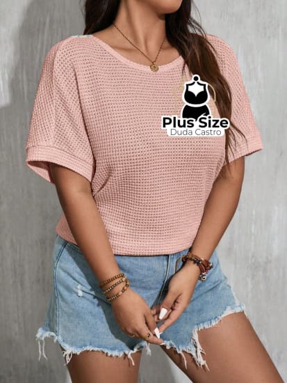 Camisa Plus Size Com Detalhe Em Crochê Cruzado Nas Costas Várias Cores