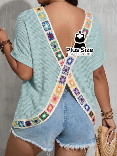 Camisa Plus Size Com Detalhe Em Crochê Cruzado Nas Costas Várias Cores