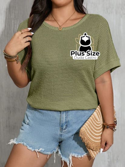 Camisa Plus Size Com Detalhe Em Crochê Cruzado Nas Costas Várias Cores