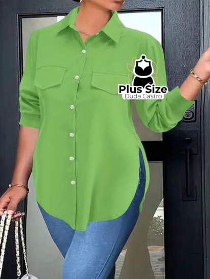 Camisa Plus Size Lisa Com Detalhe De Aba Frontal E Botões Blusa