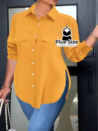 Camisa Plus Size Lisa Com Detalhe De Aba Frontal E Botões Blusa