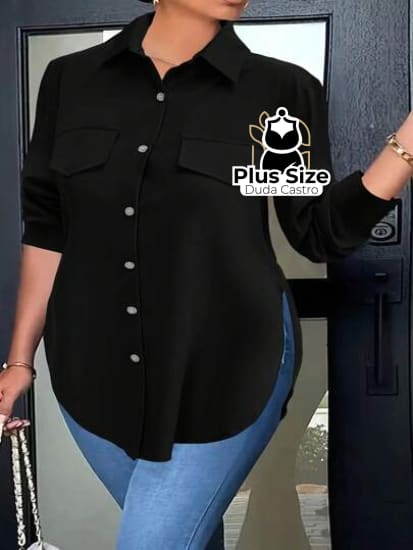 Camisa Plus Size Lisa Com Detalhe De Aba Frontal E Botões Blusa