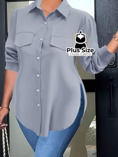 Camisa Plus Size Lisa Com Detalhe De Aba Frontal E Botões Blusa