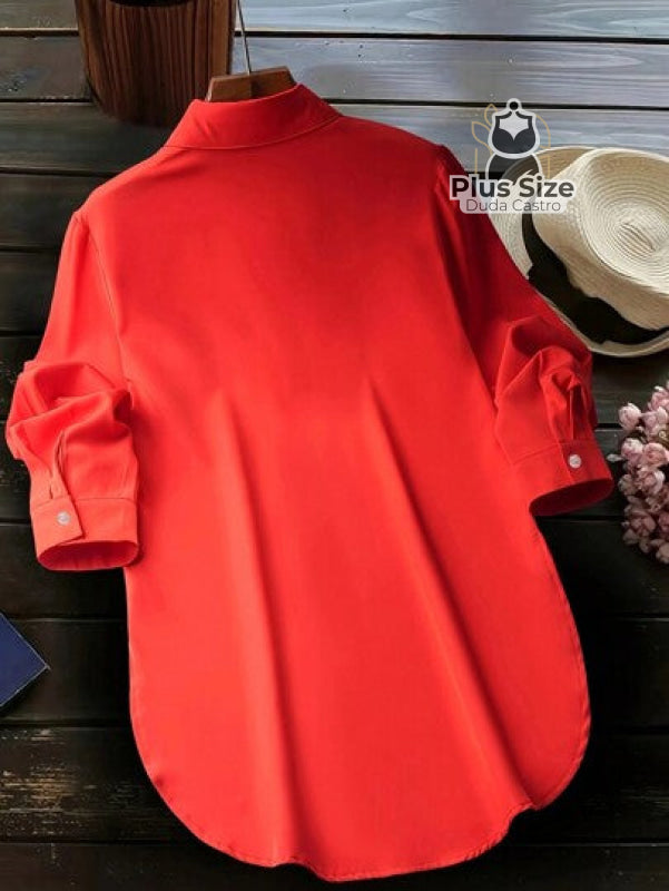 Camisa Plus Size Lisa Com Detalhe De Aba Frontal E Botões Blusa