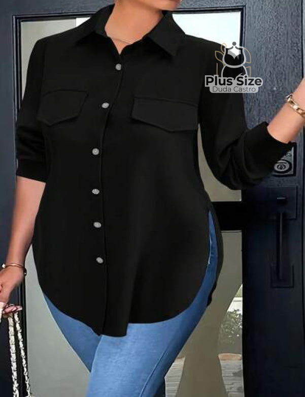 Camisa Plus Size Lisa Com Detalhe De Aba Frontal E Botões Blusa