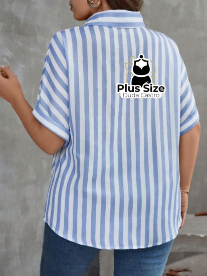 Camisa Plus Size Listras Verticais Com Bolso De Manga Curta Botões