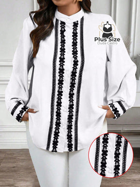 Camisa Romântica Manga Longa com Colarinho e Detalhes em Renda Frontal e no Punho Camisa Romântica Manga Longa com
