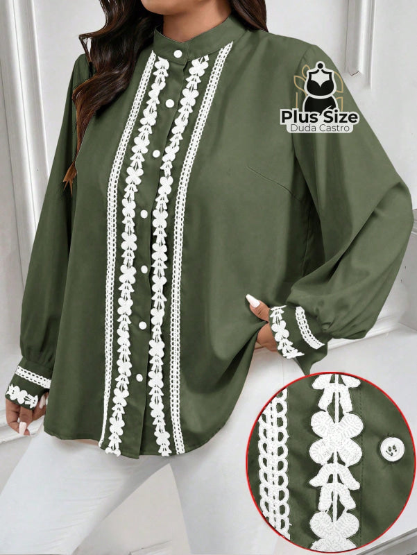 Camisa Romântica Manga Longa com Colarinho e Detalhes em Renda Frontal e no Punho Camisa Romântica Manga Longa com