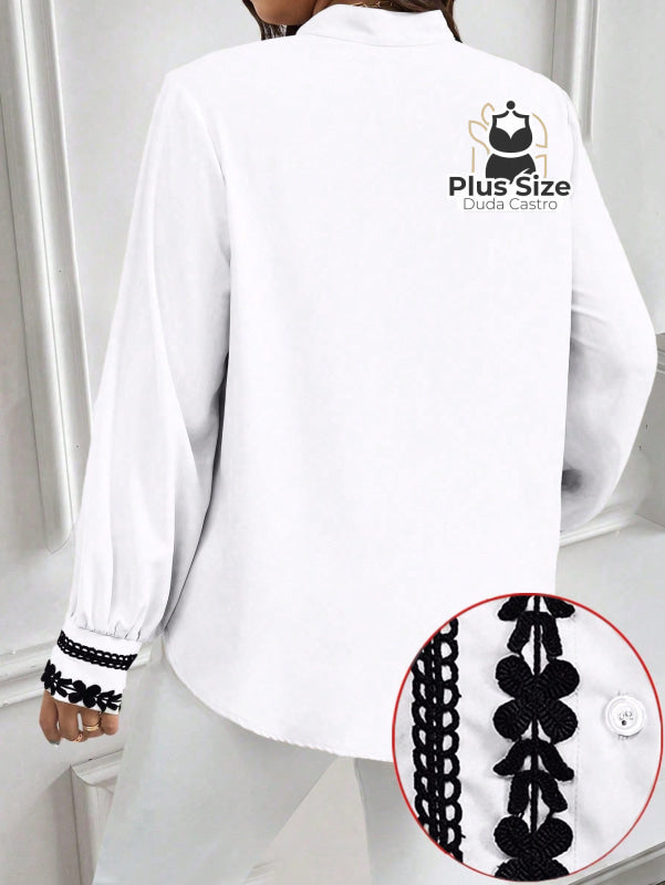 Camisa Romântica Manga Longa com Colarinho e Detalhes em Renda Frontal e no Punho Camisa Romântica Manga Longa com