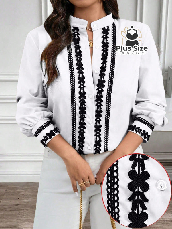 Camisa Romântica Manga Longa com Colarinho e Detalhes em Renda Frontal e no Punho Camisa Romântica Manga Longa com
