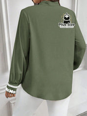 Camisa Romântica Manga Longa com Colarinho e Detalhes em Renda Frontal e no Punho Camisa Romântica Manga Longa com