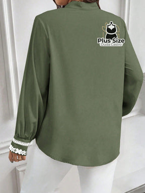 Camisa Romântica Manga Longa com Colarinho e Detalhes em Renda Frontal e no Punho Camisa Romântica Manga Longa com