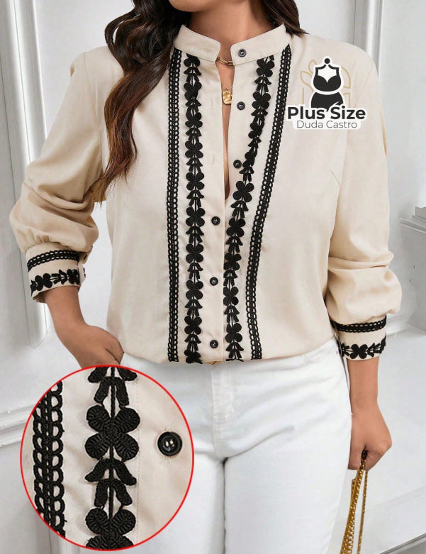 Camisa Romântica Manga Longa com Colarinho e Detalhes em Renda Frontal e no Punho Camisa Romântica Manga Longa com