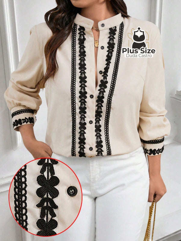 Camisa Romântica Manga Longa com Colarinho e Detalhes em Renda Frontal e no Punho Camisa Romântica Manga Longa com