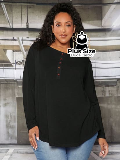 Camiseta Com Detalhe De Botão Decote Redondo Plus Size Extra Blusa