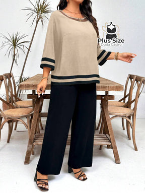 Conjunto de Calça e Blusa Redonda com Detalhes em Contraste Plus Size Conjunto de Calça e Blusa Redonda com Detalhes em