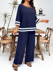 Conjunto de Calça e Blusa Redonda com Detalhes em Contraste Plus Size Conjunto de Calça e Blusa Redonda com Detalhes em
