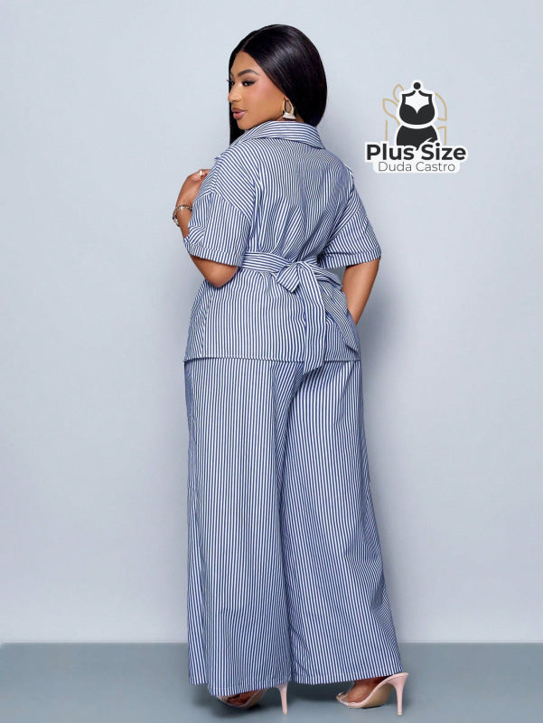 Conjunto de Camisa Listras com Detalhes em Botões e Bainha Assimétrica Calça de Perna Larga Plus Size Várias Cores